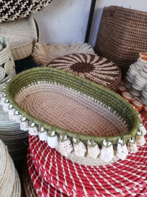 panier à pain avec coquillages